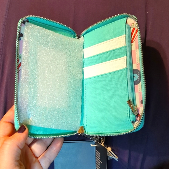 Loungefly Mickey and Minnie Wallet - Picture 4 of 5